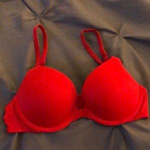 Red T-shirt push up Bra